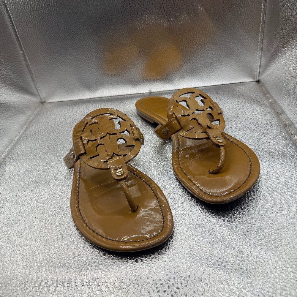 Size 9M‎ Tory Burch Miller Tan Womens Patent Leather Thong Flip Flops Sandal